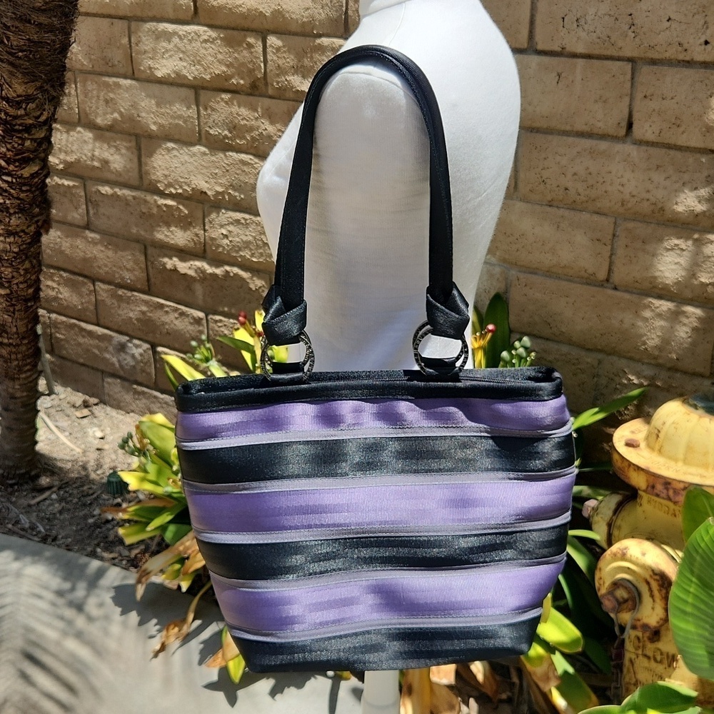 Harveys Disney Couture The Nightmare Before Christmas Carriage Ring Tote - Picture 3 of 14